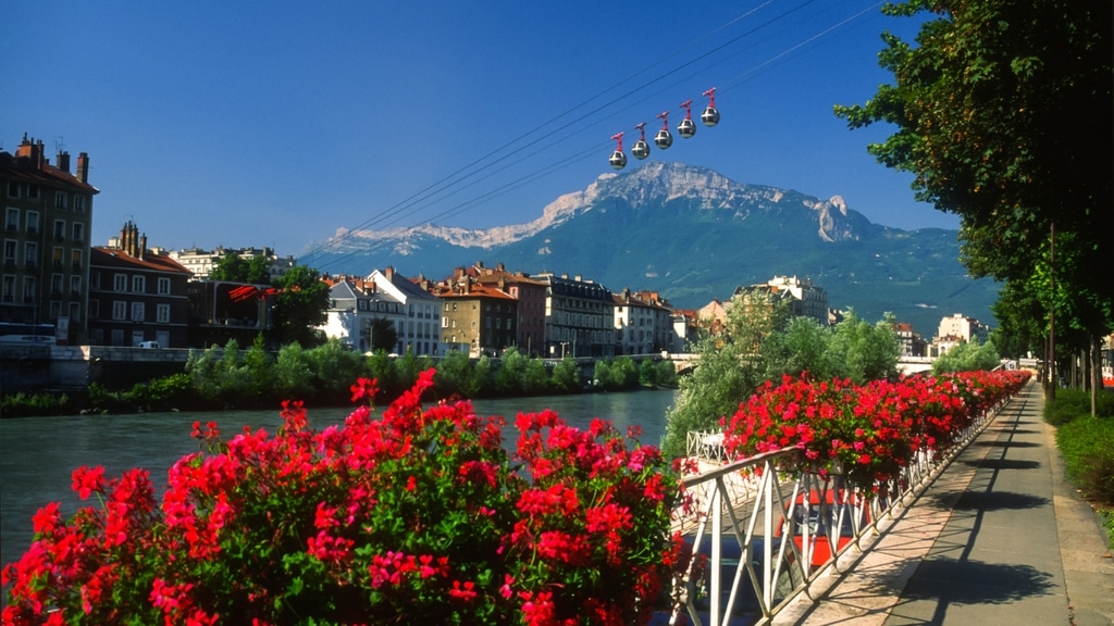 Proximité des transports et de Grenoble